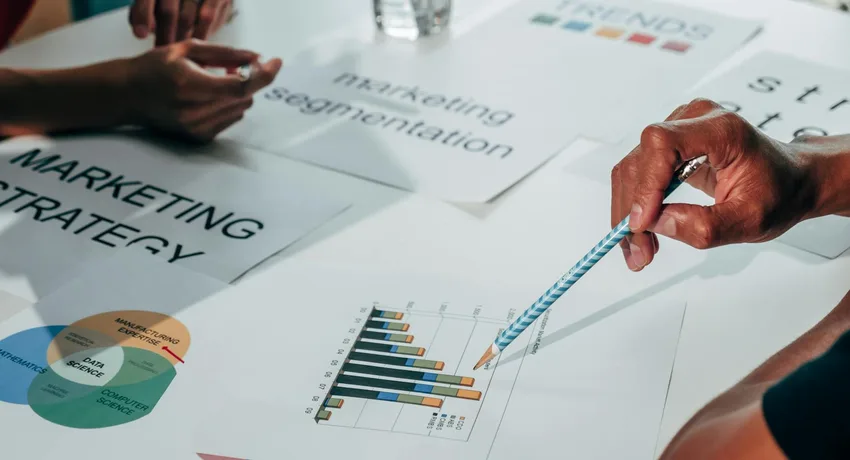 Strategische marktanalyse dashboard met grafieken voor productlancering