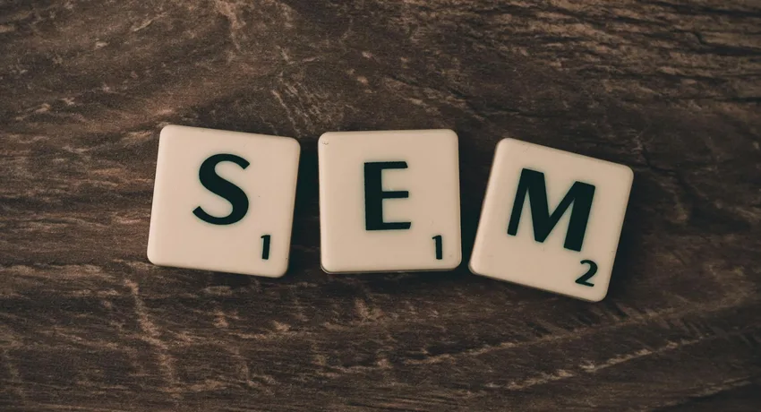 zoekmachine marketing dashboard met SEO en SEA prestatie-indicatoren